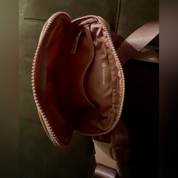 Lululemon Everywhere Belt Bag - Picture 6 of 11